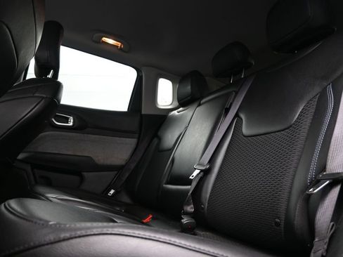 Used 2022 Jeep Compass Latitude w/ Convenience Group AWD/4WD image 16