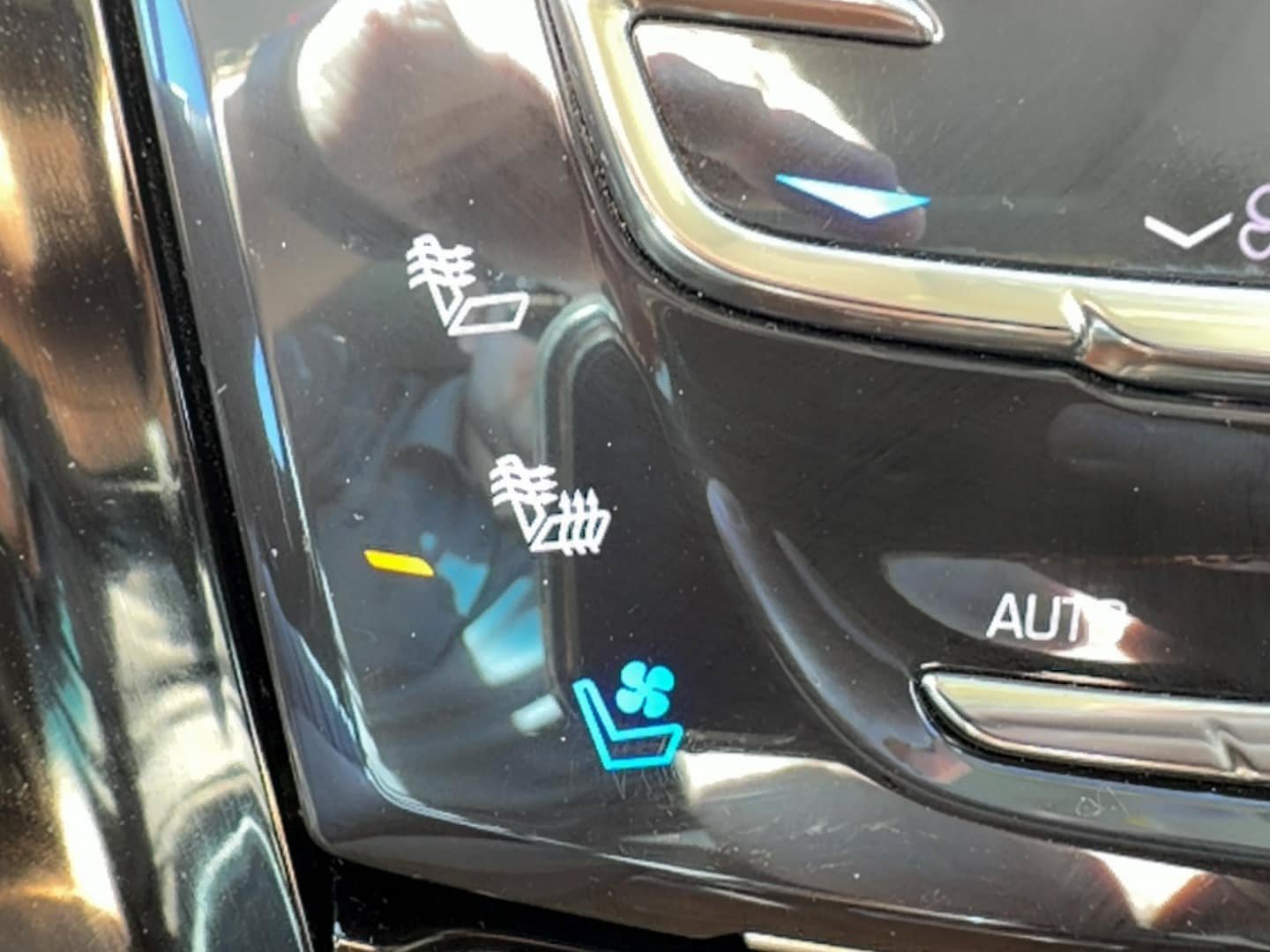 Used 2019 Cadillac Escalade Premium Luxury AWD/4WD image 15