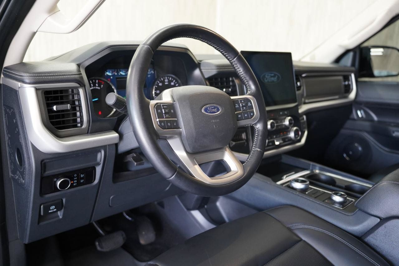 Used 2023 Ford Expedition XLT AWD/4WD image 11
