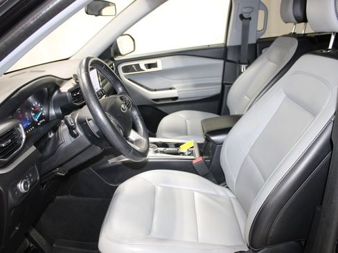 Used 2021 Ford Explorer XLT w/ Equipment Group 202A AWD/4WD image 34