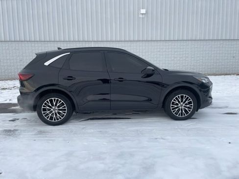 Used 2023 Ford Escape SE w/ Class II Trailer Tow Package image 17