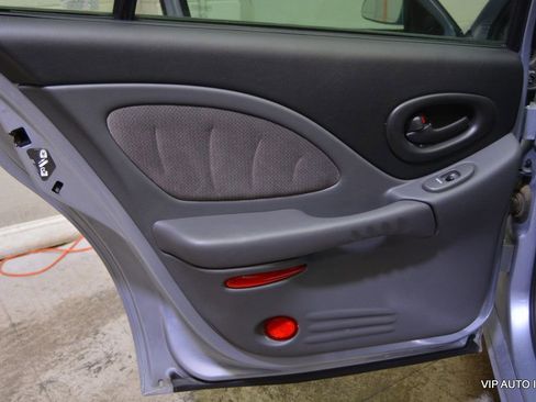 Used 2005 Pontiac Bonneville SE image 9