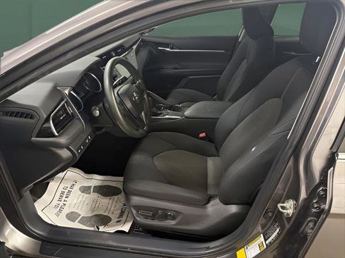 Used 2020 Toyota Camry LE FWD image 11