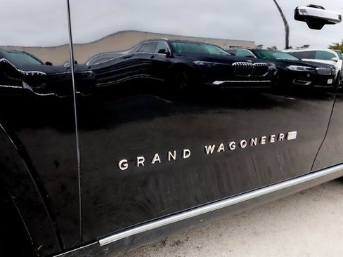 Used 2022 Jeep Grand Wagoneer Series III w/ Rear Seat Video Group 1 image 25