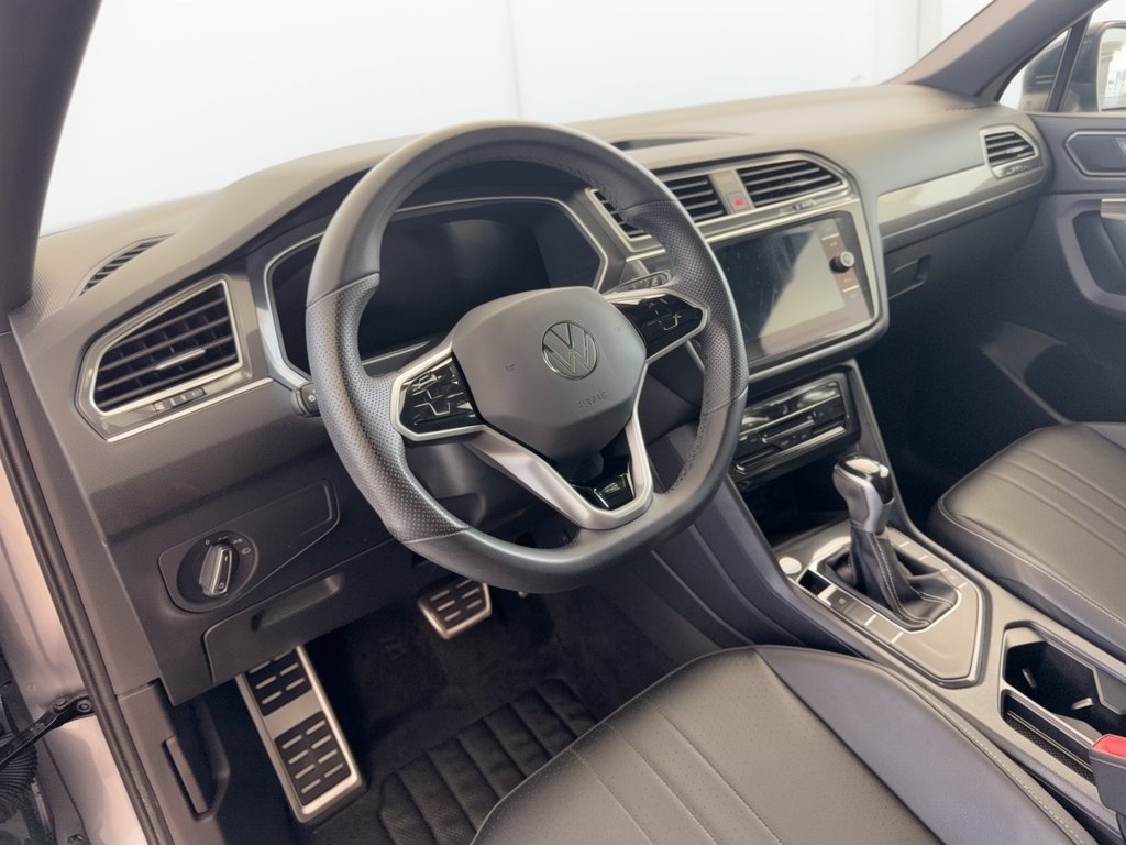 Certified 2024 Volkswagen Tiguan SE R-Line FWD image 4