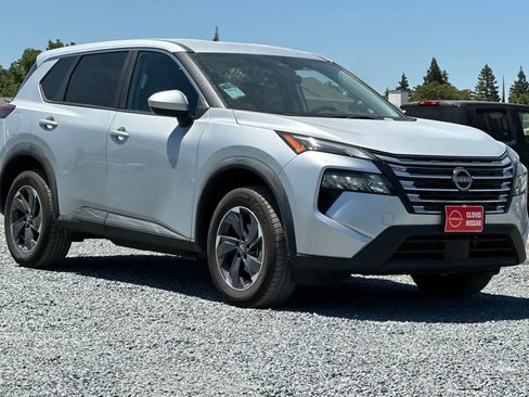Used 2024 Nissan Rogue SV FWD image 10