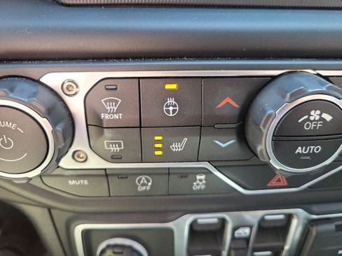 Used 2023 Jeep Gladiator Sport AWD/4WD image 12