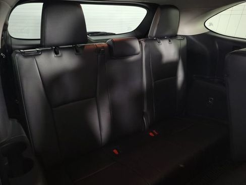 Used 2025 Toyota Highlander XLE FWD image 18