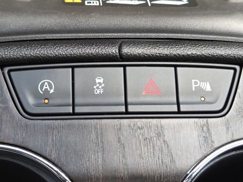 Used 2023 GMC Acadia Denali w/ Denali Technology Package FWD image 39