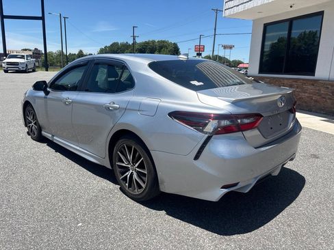Used 2023 Toyota Camry SE FWD image 5