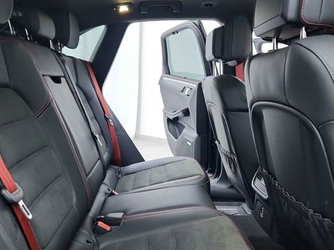 Used 2025 Porsche Macan GTS image 39