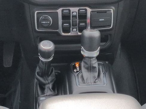 Certified 2025 Jeep Gladiator Mojave AWD/4WD image 18