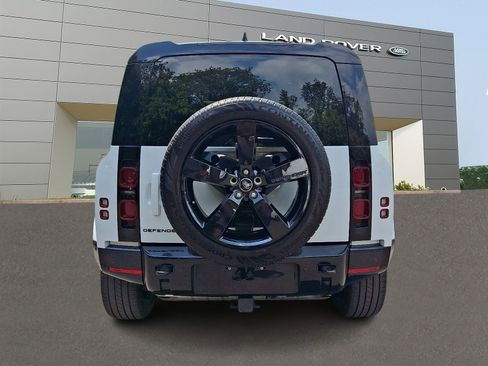 Used 2025 Land Rover Defender 110 X-Dynamic SE AWD/4WD image 7
