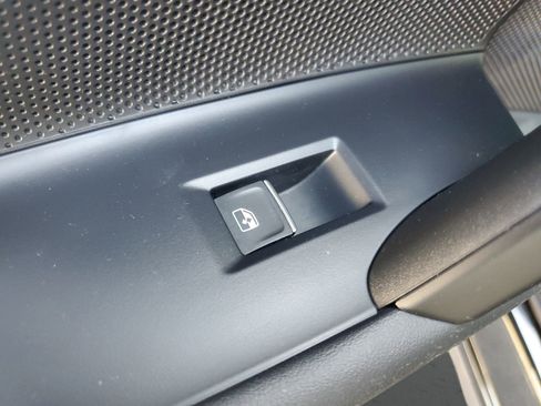 Used 2025 Audi Q5 Premium w/ Convenience Package image 17