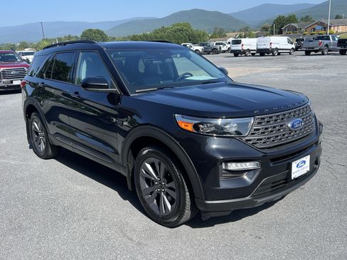 Used 2023 Ford Explorer XLT w/ Equipment Group 202A AWD/4WD image 4