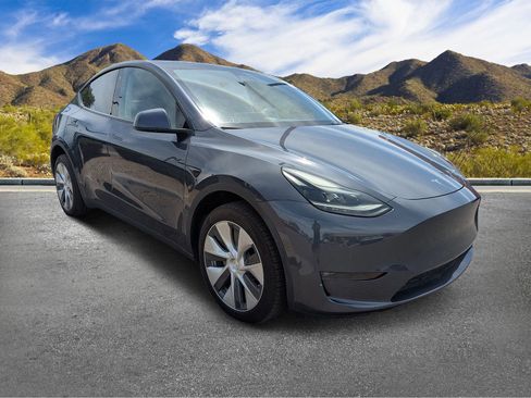 Used 2022 Tesla Model Y Long Range AWD/4WD image 4