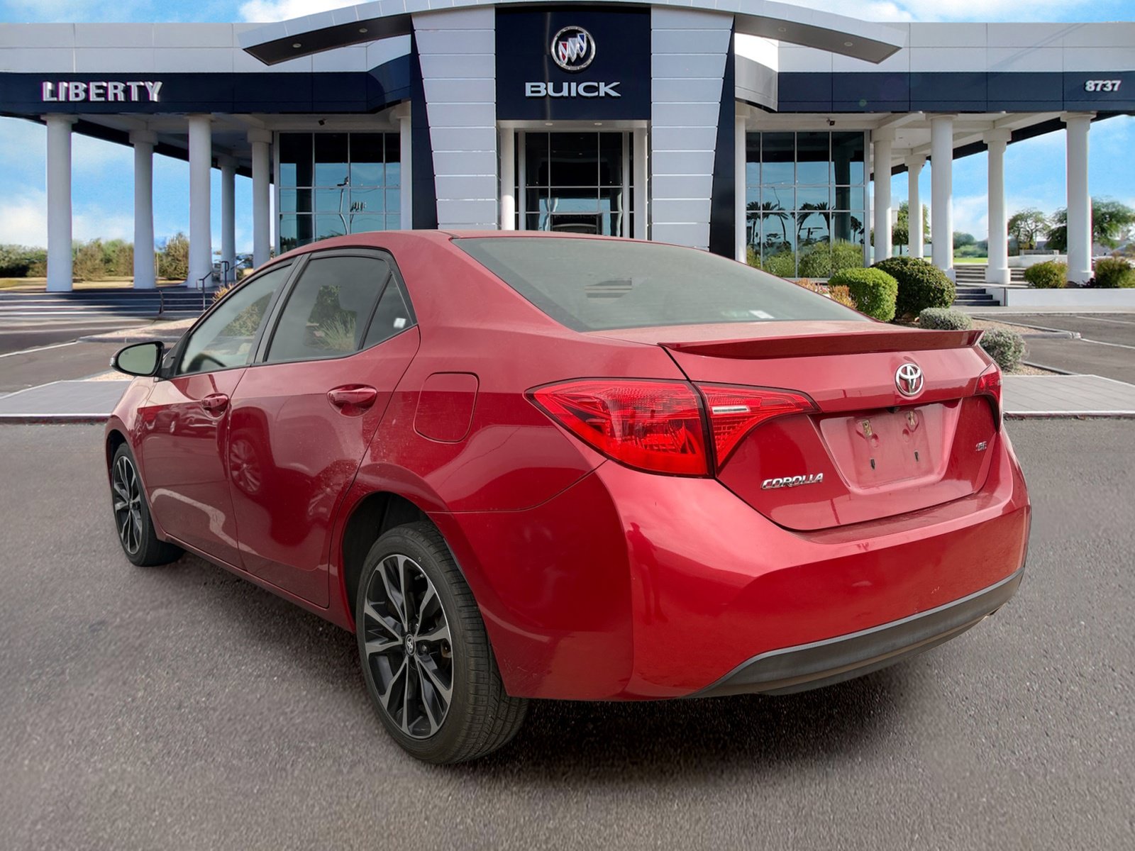 Used 2017 Toyota Corolla SE FWD image 3
