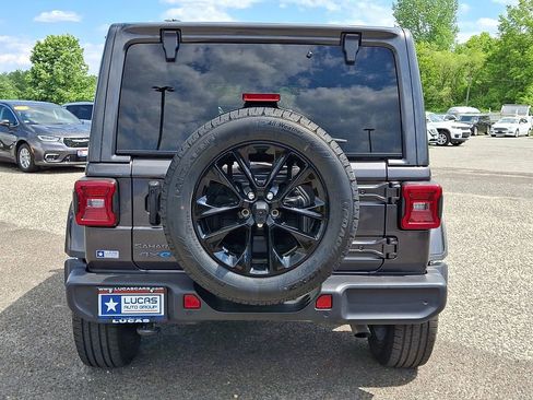 Used 2025 Jeep Wrangler Unlimited Sahara w/ Safety Group AWD/4WD image 10