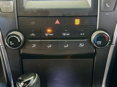 Used 2016 Toyota Camry SE image 22