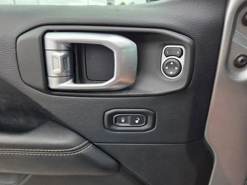 Used 2018 Jeep Wrangler Unlimited Sahara image 22