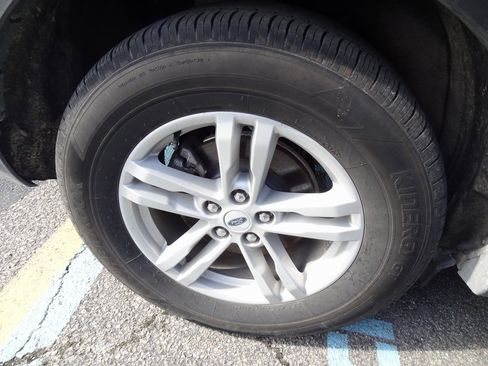 Used 2023 Ford Explorer XLT w/ Equipment Group 202A image 11