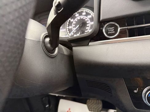 Used 2022 Mitsubishi Outlander SE image 30