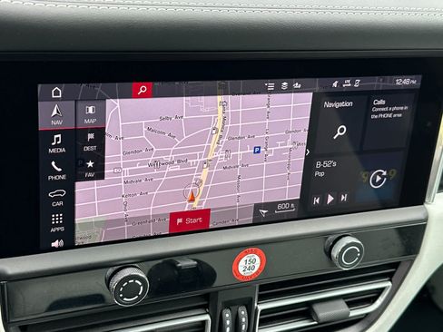 Certified 2025 Porsche Macan AWD/4WD image 21