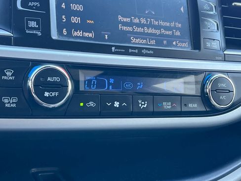 Used 2019 Toyota Highlander Limited image 23