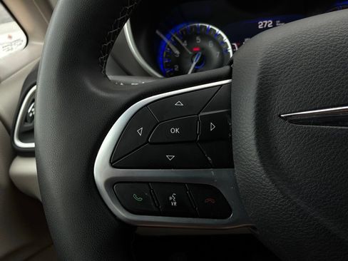 Used 2024 Chrysler Pacifica Touring-L FWD image 42