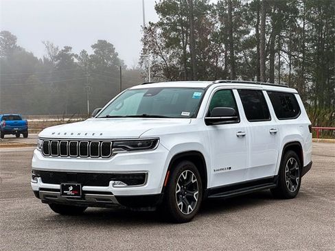 Used 2024 Jeep Wagoneer L Series III w/ Flexible Seating Group image 4