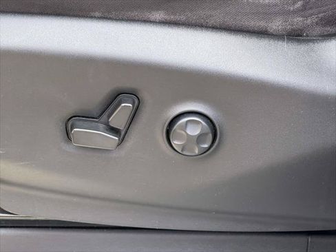 Used 2022 Chrysler Pacifica Touring-L FWD image 21