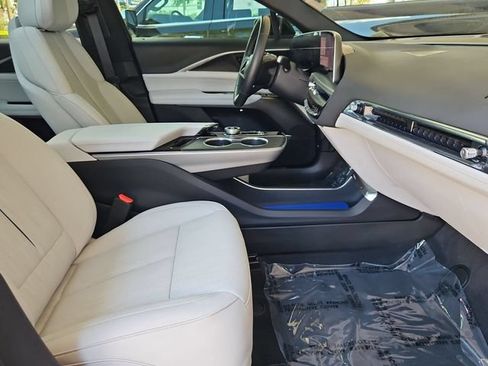 Used 2025 Cadillac Lyriq Sport RWD image 29