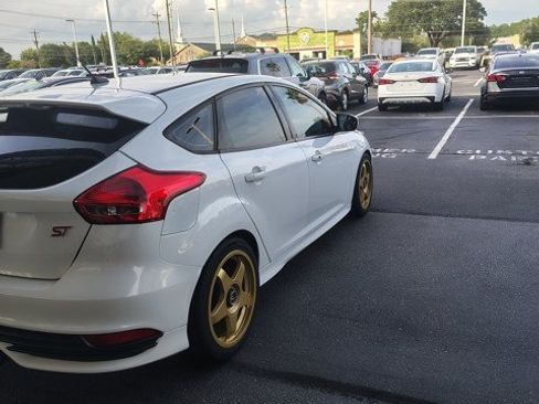 Used 2017 Ford Focus ST w/ Equipment Group 402A FWD image 6