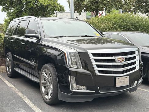 Used 2020 Cadillac Escalade Luxury AWD/4WD image 3