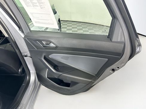 Used 2025 Volkswagen Jetta SE FWD image 30