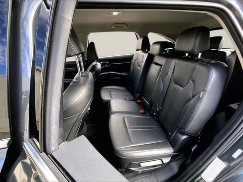 Used 2024 Kia Sorento S image 22