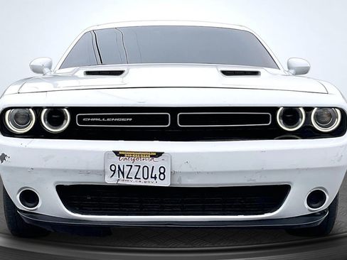 Used 2016 Dodge Challenger SXT RWD image 3