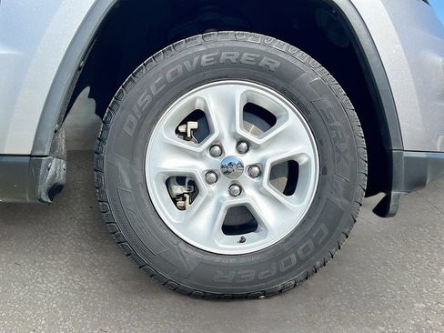Used 2017 Jeep Grand Cherokee Laredo AWD/4WD image 27