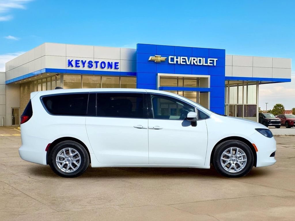 Used 2023 Chrysler Voyager LX FWD image 8
