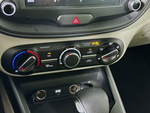 Used 2025 Kia Soul LX w/ LX Technology Package image 22