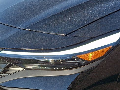 Used 2026 Hyundai Elantra SE FWD image 9