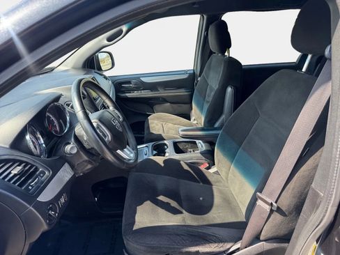 Used 2015 Dodge Grand Caravan SXT w/ Blacktop Package FWD image 9