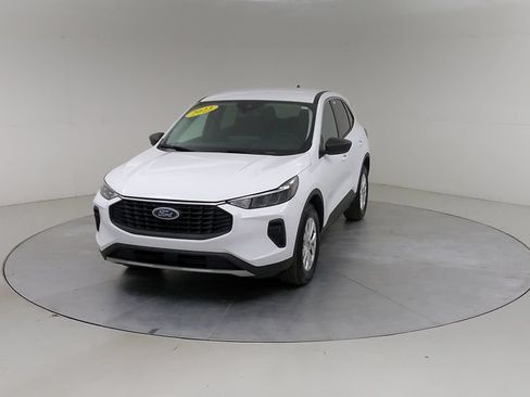 Certified 2023 Ford Escape Active w/ Tech Pack #1 AWD/4WD image 2