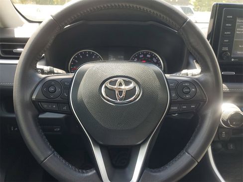 Used 2022 Toyota RAV4 XLE Premium image 23