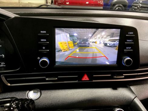 Used 2021 Hyundai Elantra SEL image 26