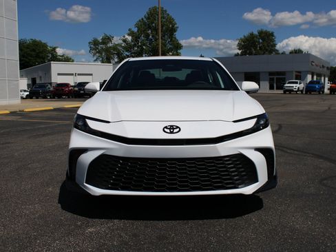 New 2026 Toyota Camry SE AWD/4WD image 3