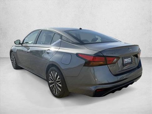 Used 2024 Nissan Altima 2.5 SV image 8