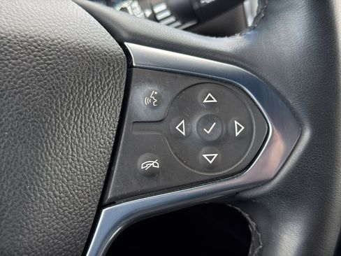 Used 2023 Chevrolet Traverse LT image 24