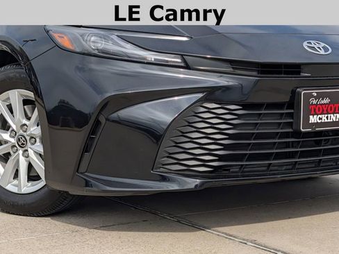 Used 2025 Toyota Camry LE image 3