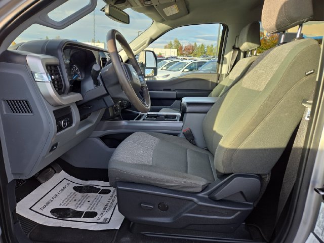 Used 2023 Ford F350 4x4 Crew Cab Super Duty image 3